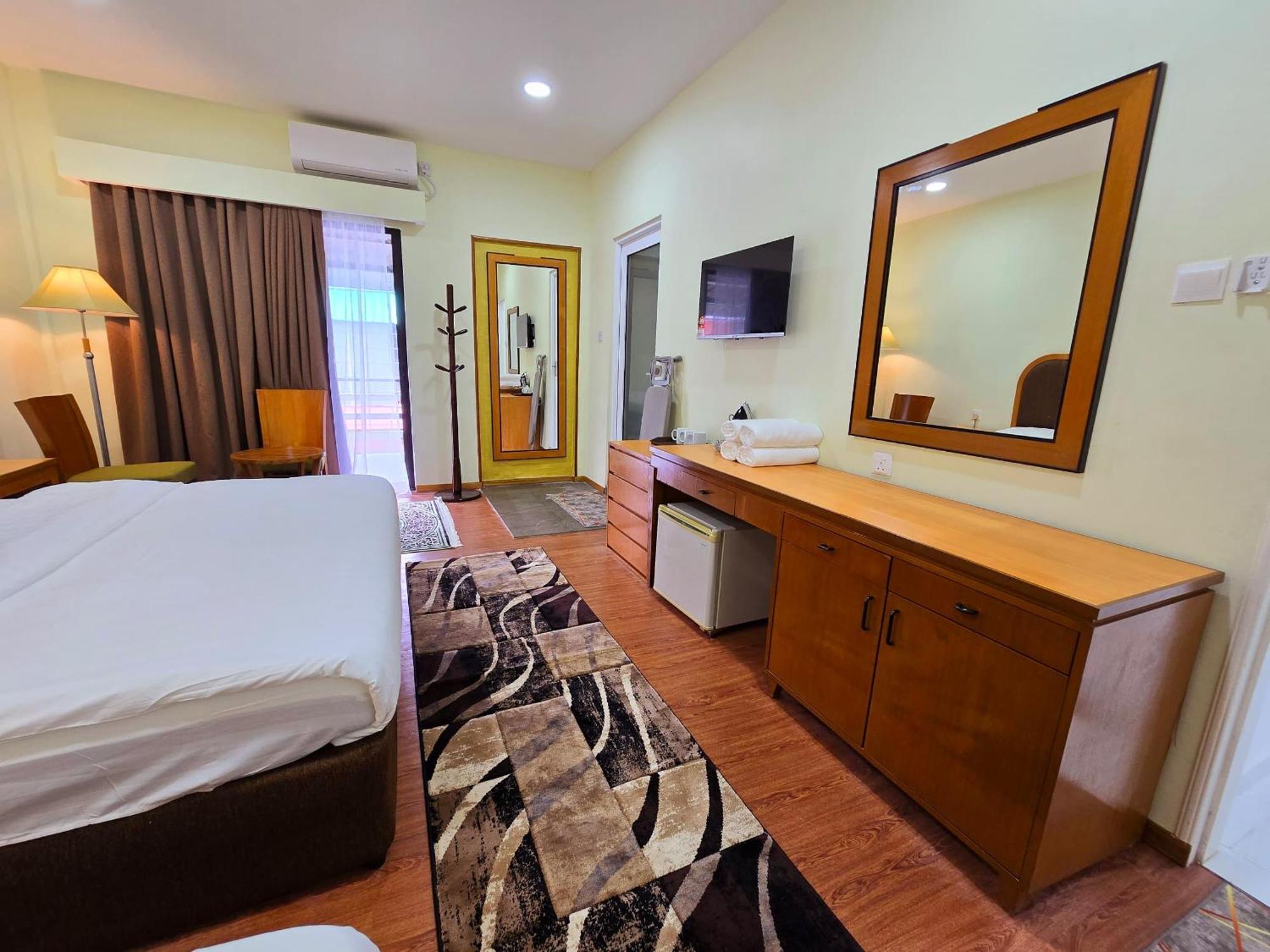Grand Luxury Hotel เซมปอร์นา ภายนอก รูปภาพ